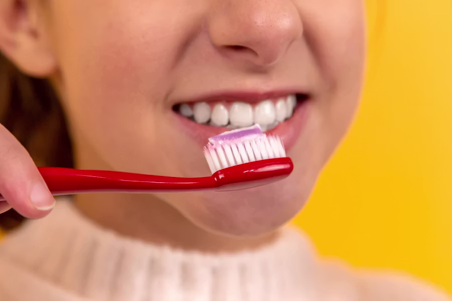 Pulizia professionale dei denti in studio — Studio Dentistico Dr. Frozzi